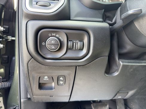 Used 2021 RAM 1500 Laramie AWD/4WD image 11