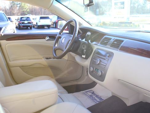 Used 2007 Buick Lucerne CXL image 30