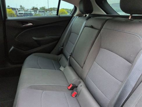 Used 2018 Chevrolet Cruze LT FWD image 25