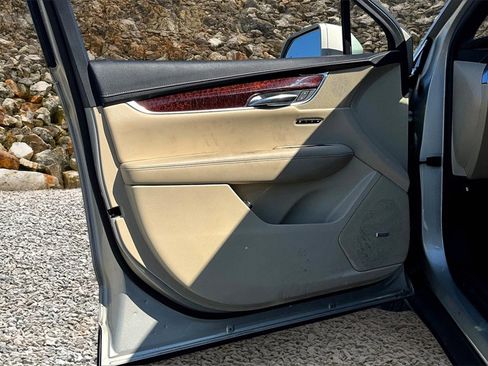 Used 2017 Cadillac XT5 Luxury w/ Driver Awareness Package image 21