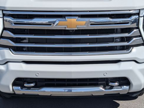 Certified 2025 Chevrolet Silverado 3500 High Country w/ Technology Package AWD/4WD image 10