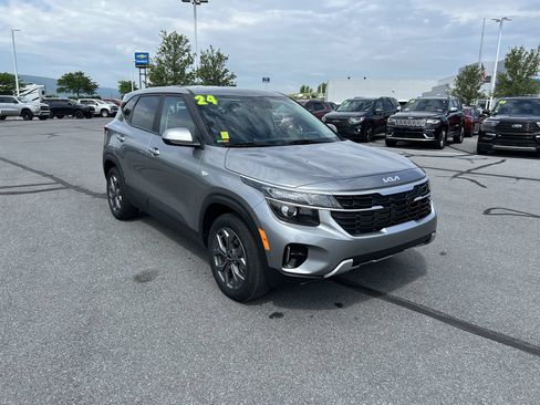 Used 2024 Kia Seltos LX AWD/4WD image 1
