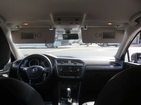 Used 2018 Volkswagen Tiguan SE FWD image 13