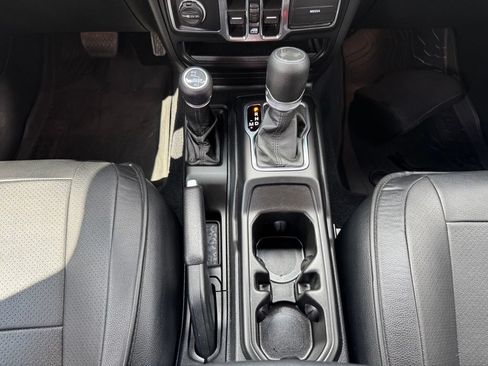 Used 2022 Jeep Wrangler Unlimited Sport AWD/4WD image 24