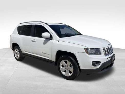 Used 2016 Jeep Compass Latitude FWD image 3