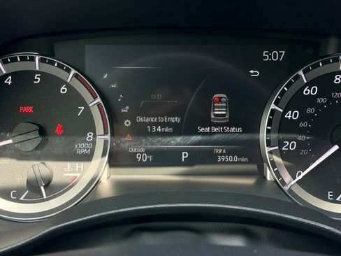 Used 2023 Toyota Highlander LE FWD image 31