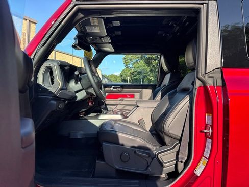 Used 2025 Ford Bronco Badlands AWD/4WD image 14