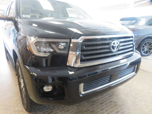 Used 2018 Toyota Sequoia Limited w/ Safety & Convenience Package AWD/4WD image 75