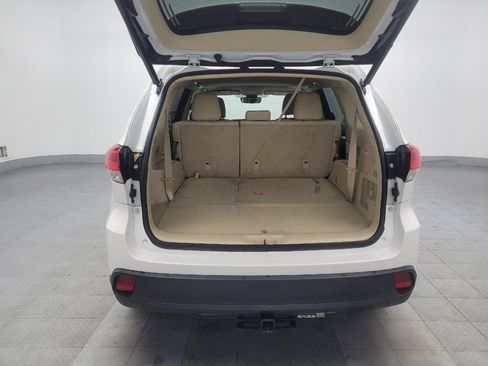 Used 2019 Toyota Highlander SE image 29