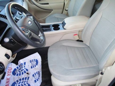 Used 2017 Ford Taurus SE image 29