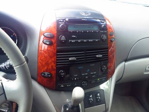 Used 2008 Toyota Sienna FWD image 12