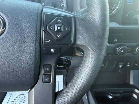 Used 2019 Toyota Tacoma TRD Sport AWD/4WD image 27