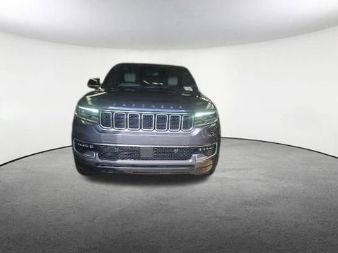 Used 2025 Jeep Wagoneer 4WD w/ Premium Group I image 2