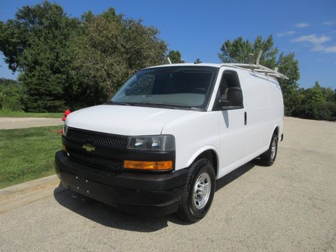 Used 2019 Chevrolet Express 2500 w/ Driver Convenience Package RWD image 34