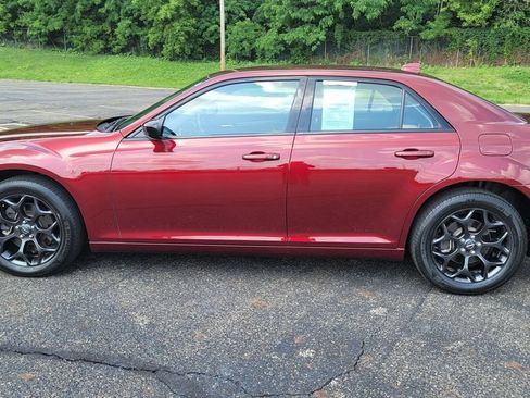 Used 2021 Chrysler 300 Touring w/ Sport Appearance Package AWD/4WD image 7
