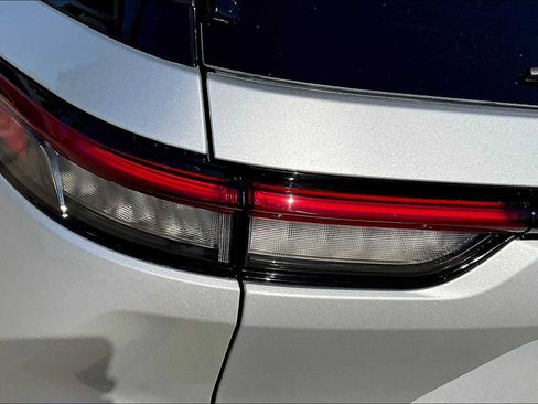 New 2025 Jeep Grand Cherokee Altitude AWD/4WD image 14