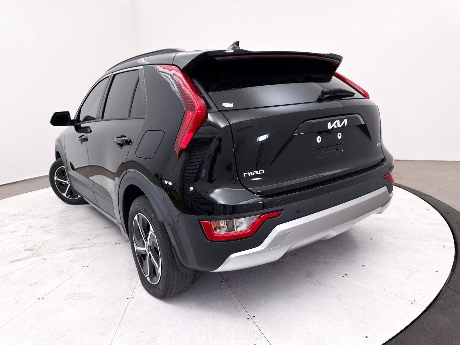 Used 2023 Kia Niro EX FWD image 7