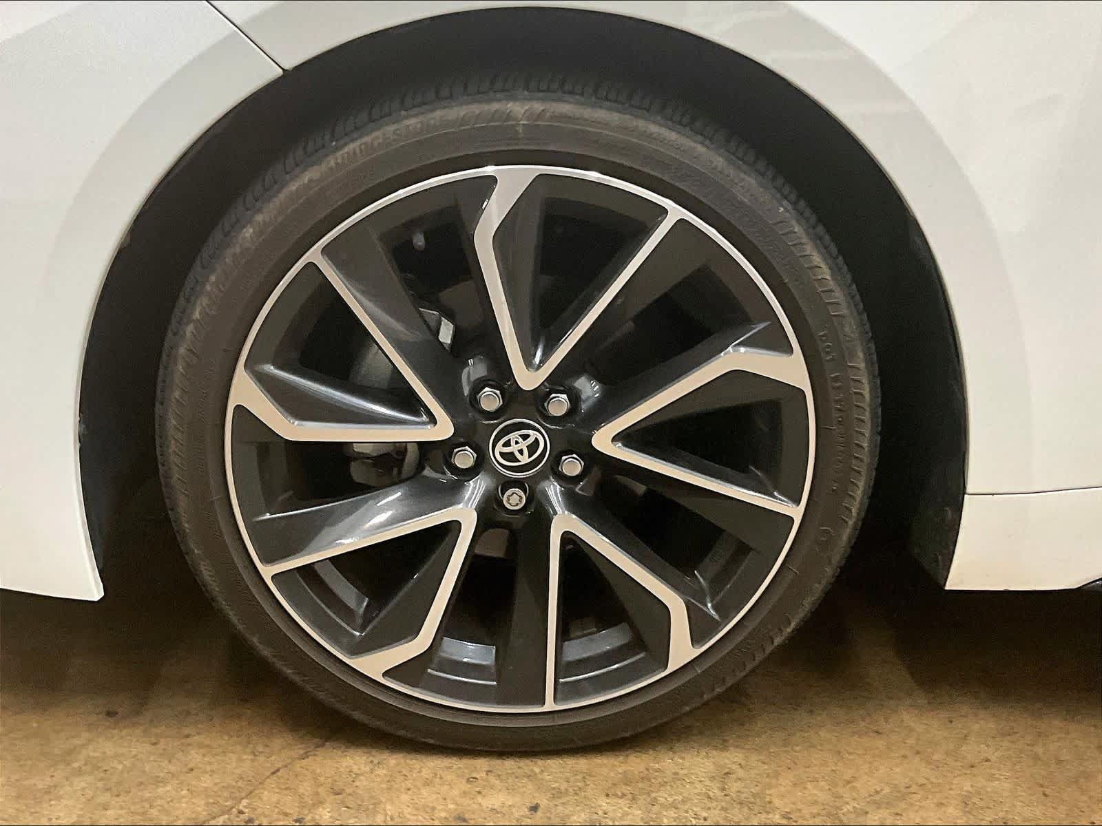 Used 2020 Toyota Corolla SE w/ SE Premium Package FWD image 12