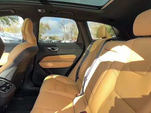 Used 2020 Volvo XC60 T5 Inscription image 13