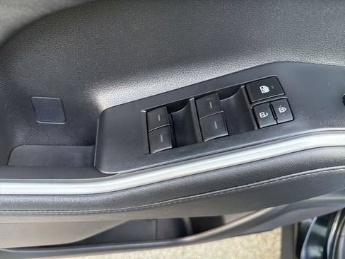 Used 2024 Toyota Highlander XLE AWD/4WD image 26