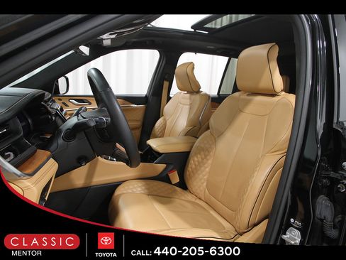 Used 2023 Jeep Grand Cherokee Summit AWD/4WD image 5