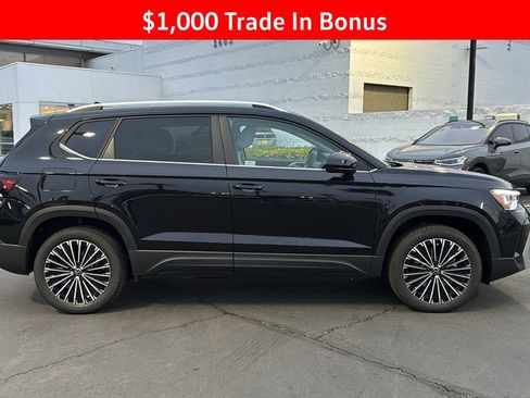 New 2026 Volkswagen Taos SE FWD image 2
