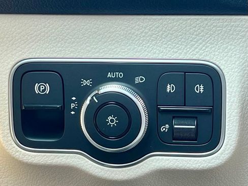 Certified 2025 Mercedes-Benz GLB 250 4MATIC image 32