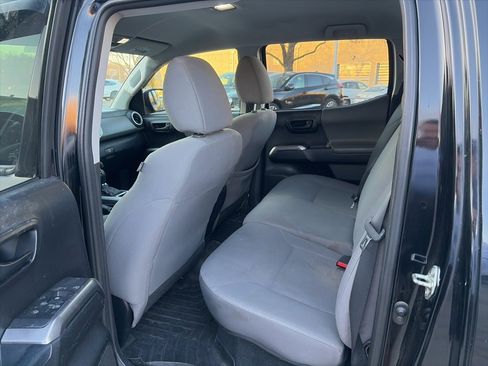 Used 2017 Toyota Tacoma SR5 w/ Tow Package image 10