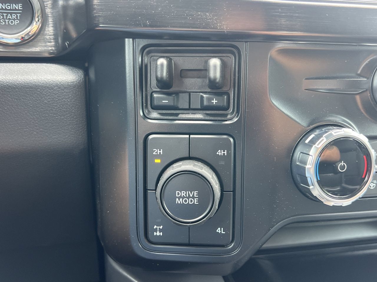 New 2026 Ford F250 Lariat w/ Black Appearance Package AWD/4WD image 7