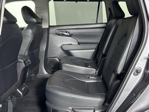 Used 2024 Toyota Highlander XLE image 23