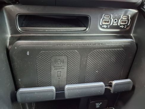 Used 2024 RAM 1500 Laramie AWD/4WD image 10
