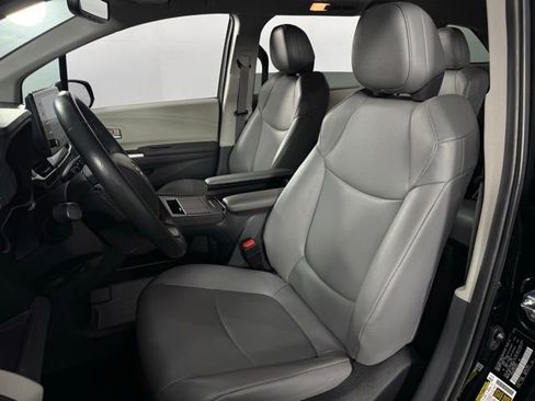 Used 2024 Toyota Sienna XLE image 13
