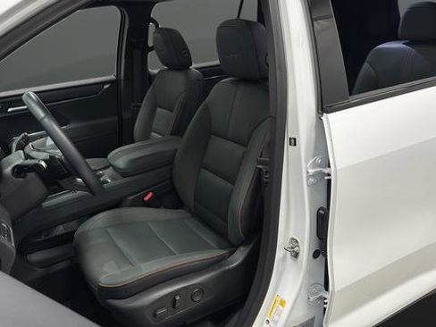 Used 2024 GMC Acadia AT4 image 9