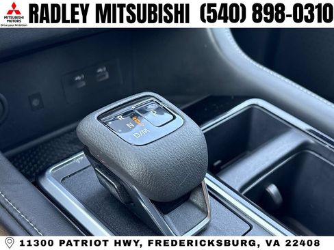 Used 2023 Nissan Pathfinder SL AWD/4WD image 11