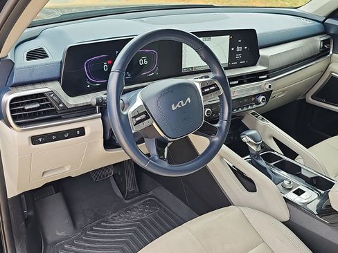 Used 2024 Kia Telluride EX w/ EX Captain's Chair Package FWD image 17