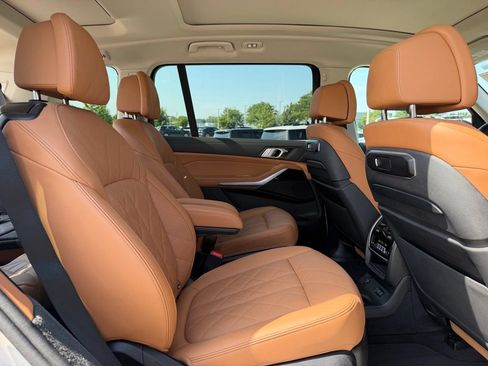 Certified 2024 BMW X7 xDrive40i AWD/4WD image 21