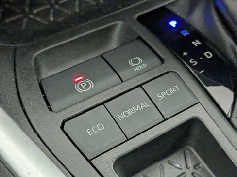 Certified 2022 Toyota RAV4 XLE w/ Convenience Package FWD image 23