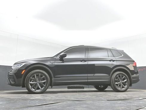 Used 2022 Volkswagen Tiguan SE AWD/4WD image 44