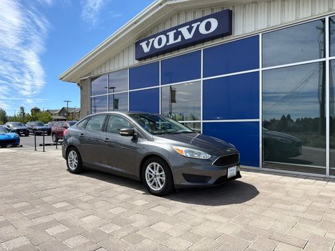 Used 2017 Ford Focus SE w/ Cold Weather Package FWD image 1