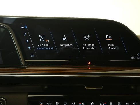Used 2024 Cadillac Escalade ESV Luxury w/ LPO, Floor Liner Package AWD/4WD image 29