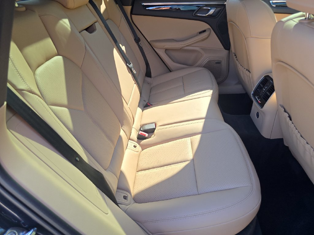 Certified 2026 Porsche Macan AWD/4WD image 13