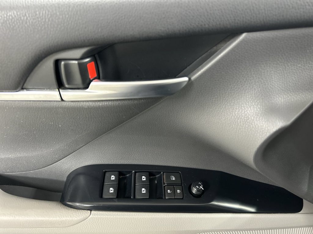 Used 2018 Toyota Camry LE FWD image 11