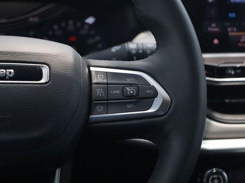 Used 2025 Jeep Compass Limited AWD/4WD image 9