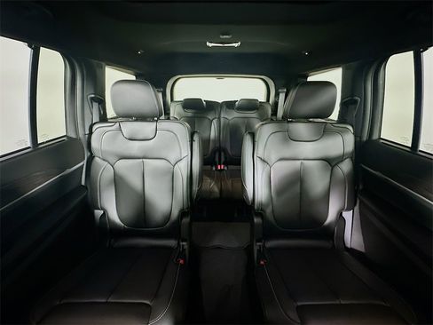 New 2025 Jeep Grand Cherokee L Limited image 10