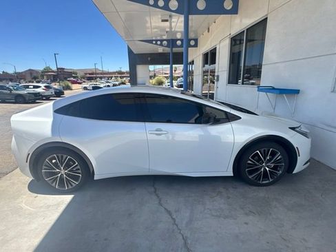 Used 2026 Toyota Prius XLE FWD image 5