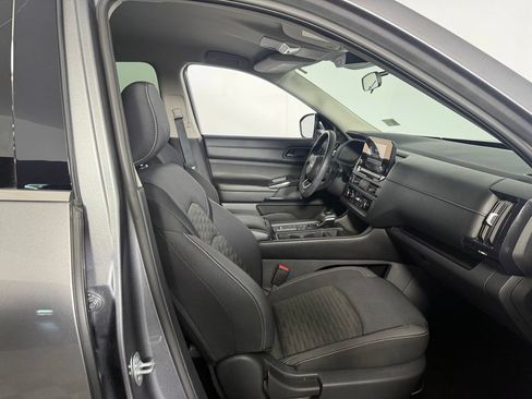 Used 2023 Nissan Pathfinder S FWD image 29