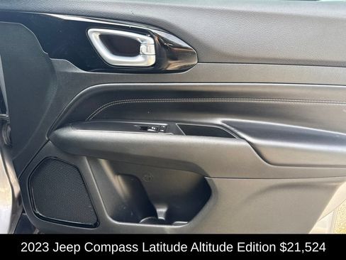 Used 2023 Jeep Compass Latitude w/ Convenience Group AWD/4WD image 13
