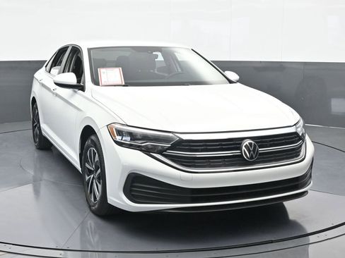 Used 2023 Volkswagen Jetta S image 9