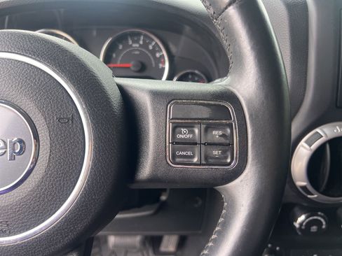 Used 2014 Jeep Wrangler Unlimited Sahara w/ Dual Top Group AWD/4WD image 18