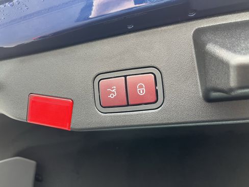 Used 2019 Mercedes-Benz SL 550 image 6